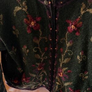Elegant Floral Zip-Up Cardigan